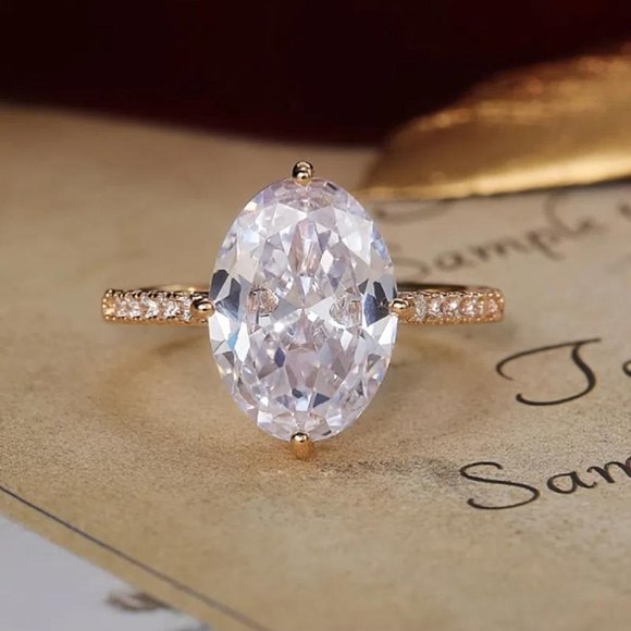 Stunning 18K Gold oval diamond engagement ring - Picture 2 of 3